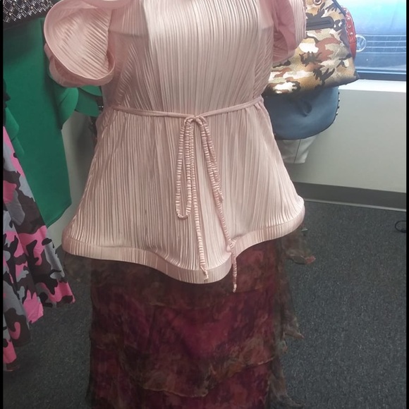 Clothing - Picture 6 of 8